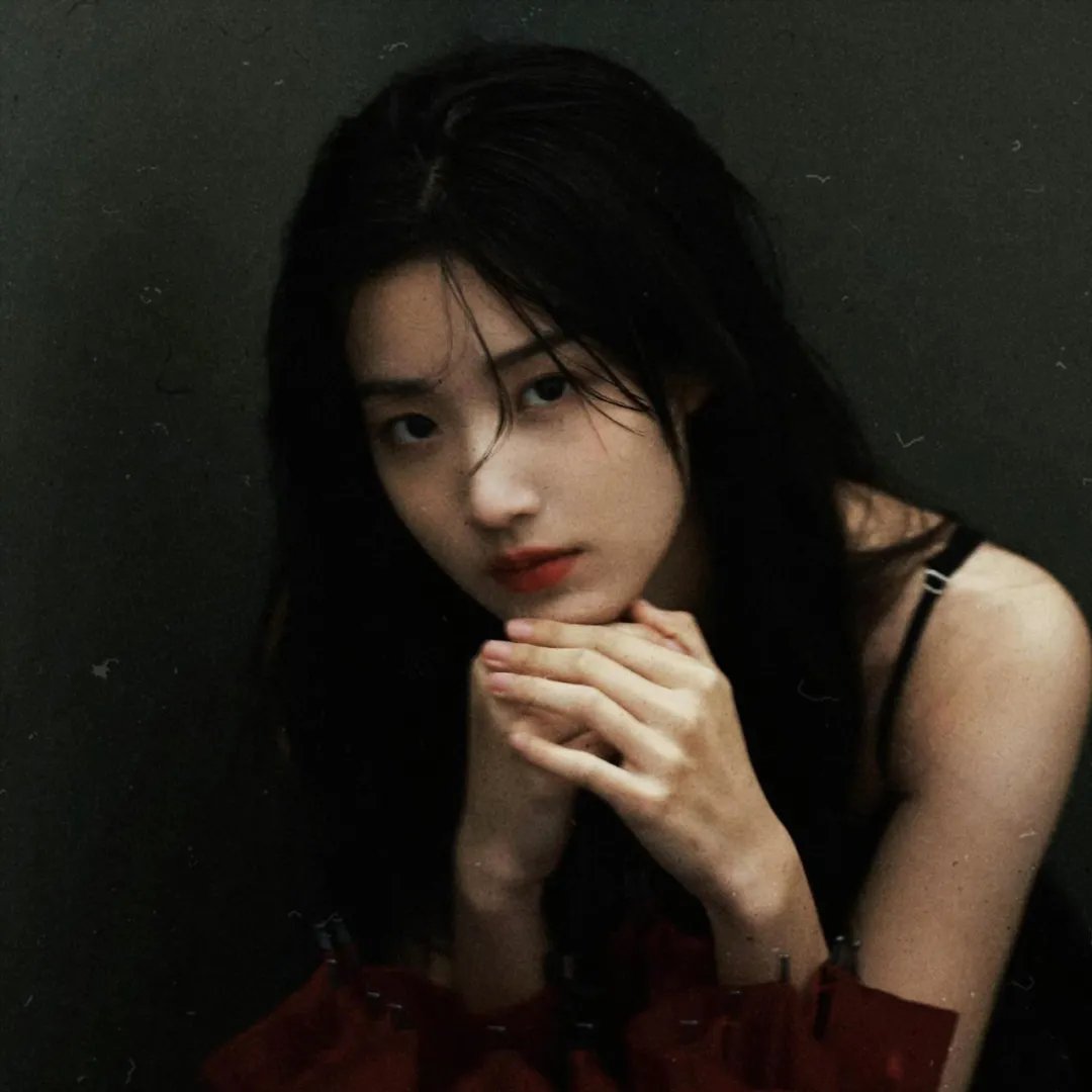 镜中的女孩
